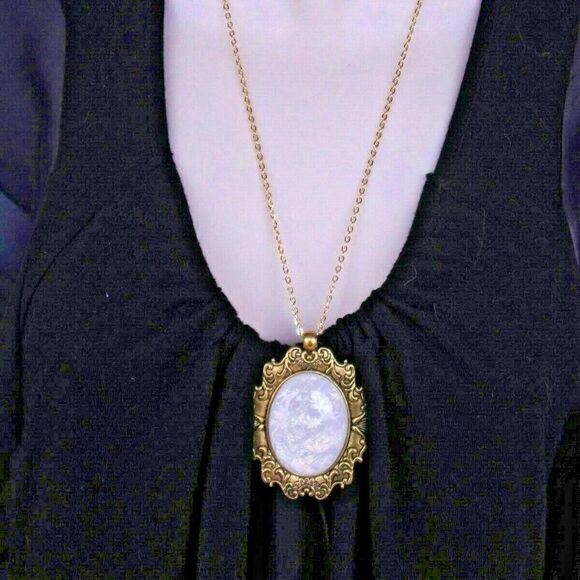 White Opal Aurora Borealis Cameo Necklace Wedding - Picture 3 of 7